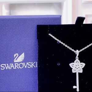 LADY KEY PENDANT, WHITE, RHODIUM PLATING